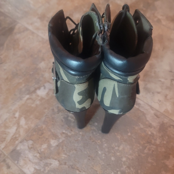 Gently used Womens heeled boots, size 9.5 - Picture 3 of 3